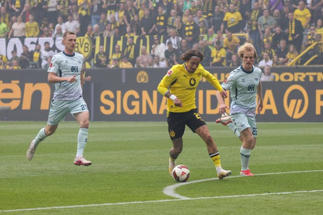 12.09.2026, xgrfx, Fussball 1.Bundesliga, Borussia Dortmund - SC Paderborn 07 v.l. Tor, Fabio Silva zum 1:0 (Borussia Dortmund) (DFL DFB REGULATIONS PROHIBIT ANY USE OF PHOTOGRAPHS as IMAGE SEQUENCES and or QUASI-VIDEO) Dortmund *** September 12, 2026, xgrfx, Soccer, Bundesliga 1, Borussia Dortmund vs. SC Paderborn 07, goal, Fabio Silva scores the 1–0 goal for Borussia Dortmund. DFL and DFB regulations prohibit any use of photographs as image sequences and or quasi-video. Dortmund