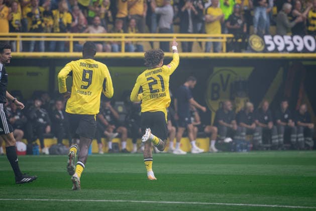 Torjubel zum 1:0 durch Fabio Silva 21 (Borussia Dortmund), Borussia Dortmund vs. SC Paderborn 07, Fussball, 1. Bundesliga, 03. Spieltag, 12.09.2026 DFB regulations prohibit any use of photographs as image sequences and or quasi-video Dortmund Nordrhein-Westfalen Deutschland *** Goal celebration for the 1-0 by Fabio Silva, 21, Borussia Dortmund; Borussia Dortmund vs. SC Paderborn 07, Soccer, Bundesliga 1, Matchday 3, September 12, 2026. DFB regulations prohibit any use of photographs as image sequences and or quasi-video. Dortmund, North Rhine-Westphalia, Germany Copyright: xkolbert-press MarcxNiemeyerx