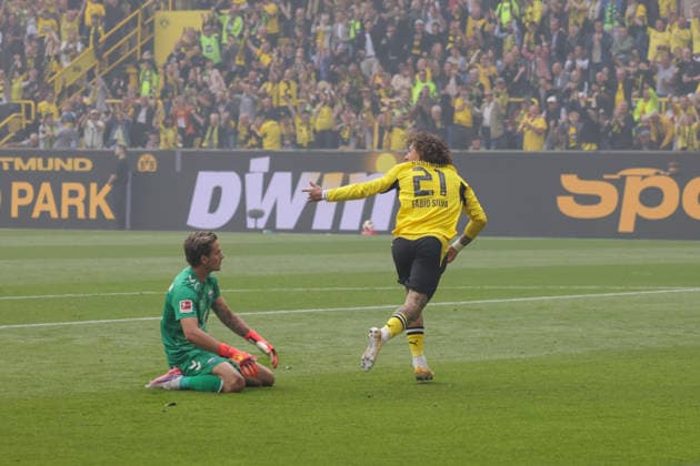 12.09.2026, xgrfx, Fussball 1.Bundesliga, Borussia Dortmund - SC Paderborn 07 v.l. Tor, Fabio Silva zum 1:0 (Borussia Dortmund) (DFL DFB REGULATIONS PROHIBIT ANY USE OF PHOTOGRAPHS as IMAGE SEQUENCES and or QUASI-VIDEO) Dortmund *** September 12, 2026, xgrfx, Soccer, Bundesliga 1, Borussia Dortmund vs. SC Paderborn 07, goal, Fabio Silva scores the 1–0 goal for Borussia Dortmund. DFL and DFB regulations prohibit any use of photographs as image sequences and or quasi-video. Dortmund