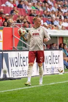 Marius Wolf (27 Augsburg) in Aktion beim Bundesligaspiel FC Augsburg - Bayer 04 Leverkusen am 12.09.2026. Augsburg WWK Arena Bayern Deutschland *** Marius Wolf 27 of Augsburg in action during the Bundesliga match between FC Augsburg and Bayer 04 Leverkusen on September 12, 2026, at the Augsburg WWK Arena in Bavaria, Germany