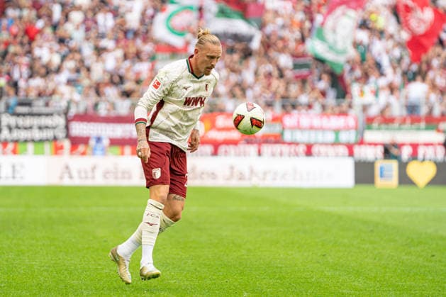 Marius Wolf (27 Augsburg) in Aktion beim Bundesligaspiel FC Augsburg - Bayer 04 Leverkusen am 12.09.2026. Augsburg WWK Arena Bayern Deutschland *** Marius Wolf 27 of Augsburg in action during the Bundesliga match between FC Augsburg and Bayer 04 Leverkusen on September 12, 2026, at the Augsburg WWK Arena in Bavaria, Germany