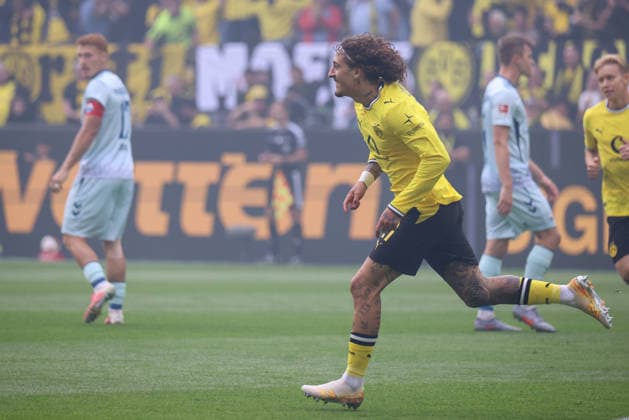 Dortmund, Deutschland: 12.09.2026 - 1. Bundesliga 2026 27 - 3. Spieltag - Borussia Dortmund vs. SC Paderborn Im Bild: Torschütze Fabio Silva (BVB) macht das Tor zum 1:0 für Dortmund und jubelt (DFL DFB REGULATIONS PROHIBIT ANY USE OF PHOTOGRAPHS as IMAGE SEQUENCES and or QUASI-VIDEO) *** *** Dortmund, Germany, September 12, 2026, Bundesliga 2026-27, Matchday 3: Borussia Dortmund vs. SC Paderborn. Pictured: Goal scorer Fabio Silva of BVB scores the 1-0 goal for Dortmund and celebrates. DFL and DFB regulations prohibit any use of photographsHS as IMAGE SEQUENCES and or QUASI-VIDEO *** Copyright: HMBxMedia MadeleinexFantini