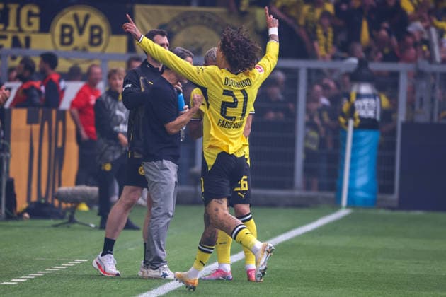 Dortmund, Deutschland: 12.09.2026 - 1. Bundesliga 2026 27 - 3. Spieltag - Borussia Dortmund vs. SC Paderborn Im Bild: Torschütze Fabio Silva (BVB) macht das Tor zum 1:0 für Dortmund und jubelt (DFL DFB REGULATIONS PROHIBIT ANY USE OF PHOTOGRAPHS as IMAGE SEQUENCES and or QUASI-VIDEO) *** *** Dortmund, Germany, September 12, 2026, Bundesliga 2026-27, Matchday 3: Borussia Dortmund vs. SC Paderborn. Pictured: Goal scorer Fabio Silva of BVB scores the 1-0 goal for Dortmund and celebrates. DFL and DFB regulations prohibit any use of photographsHS as IMAGE SEQUENCES and or QUASI-VIDEO *** Copyright: HMBxMedia MadeleinexFantini