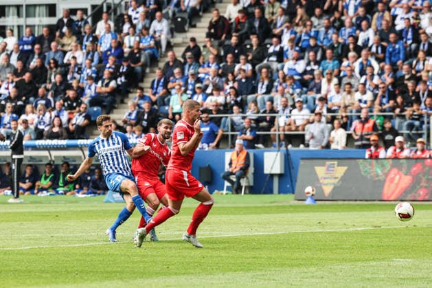 Torschütze Alexander Nollenberger (1. FC Magdeburg,17) trifft zum 2-0 - 2. Fußball Bundesliga Saison 2026-2027 1. FC Magdeburg vs 1. FC Kaiserslautern in der Avnet Arena in Magdeburg - Aktion,Fußball,Mann,Männer,Deutschland,12.09.2026 *** Goal scorer Alexander Nollenberger of 1. FC Magdeburg, 17, scores to make it 2–0 in the 2026–2027 Bundesliga season: 1. FC Magdeburg vs. 1. FC Kaiserslautern at the Avnet Arena in Magdeburg. Action, soccer, man,Men, Germany, September 12, 2026