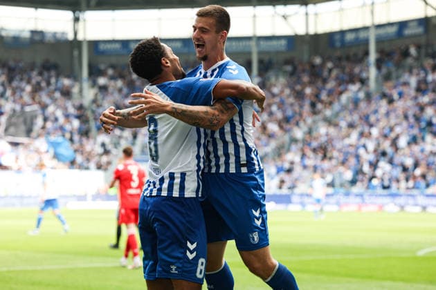 Torjubel - Torschütze Emmanuel Iyoha (1. FC Magdeburg,8) trifft zum 3-0 mit Mateusz Zukowski (1. FC Magdeburg,22) - 2. Fußball Bundesliga Saison 2026-2027 1. FC Magdeburg vs 1. FC Kaiserslautern in der Avnet Arena in Magdeburg - Aktion,Fußball,Mann,Männer,Deutschland,12.09.2026 *** Goal celebration: Scorer Emmanuel Iyoha (1 FC Magdeburg, 8) scores to make it 3–0 with Mateusz Zukowski (1 FC Magdeburg,22 2 German Bundesliga 2026–2027 season: 1 FC Magdeburg vs. 1 FC Kaiserslautern at the Avnet Arena in Magdeburg; action, soccer, man, men, Germany, September 12, 2026