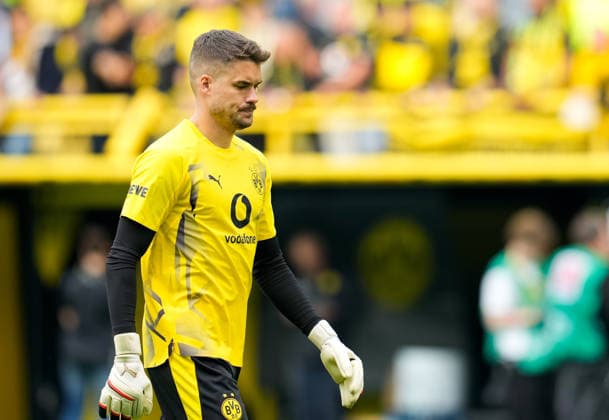 Alexander Meyer (Borussia Dortmund, 33) waermt sich vor dem Spiel auf. GER, Borussia Dortmund vs SC Paderborn 07, 1. Bundesliga, 3. Spieltag, Saison 2026-27, Signal Iduna Park, Dortmund, 12.09.2026 DFL REGULATIONS PROHIBIT ANY USE OF PHOTOGRAPHS AS IMAGE SEQUENCES AND OR QUASI-VIDEO GER, Borussia Dortmund vs SC Paderborn 07, 1. Bundesliga, 3. Spieltag, Saison 2026-27, 12.09.2026 Dortmund *** Alexander Meyer of Borussia Dortmund, 33, warms up before the game in Germany: Borussia Dortmund vs. SC Paderborn 07, Bundesliga 1, Matchday 3, 2026–27 season, Signal Iduna Park, Dortmund, September 12, 2026. DFL regulations prohibit any use of photographs as image sequences and or quasi-video. GER, Borussia Dortmund vs. SC Paderborn 07, Bundesliga 1, Matchday 3, 2026–27 season, September 12, 2026, Dortmund Copyright: xEibner-Pressefoto ScottxColemanx EP_SCN