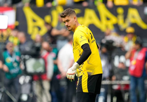 Alexander Meyer (Borussia Dortmund, 33) waermt sich vor dem Spiel auf. GER, Borussia Dortmund vs SC Paderborn 07, 1. Bundesliga, 3. Spieltag, Saison 2026-27, Signal Iduna Park, Dortmund, 12.09.2026 DFL REGULATIONS PROHIBIT ANY USE OF PHOTOGRAPHS AS IMAGE SEQUENCES AND OR QUASI-VIDEO GER, Borussia Dortmund vs SC Paderborn 07, 1. Bundesliga, 3. Spieltag, Saison 2026-27, 12.09.2026 Dortmund *** Alexander Meyer of Borussia Dortmund, 33, warms up before the game in Germany: Borussia Dortmund vs. SC Paderborn 07, Bundesliga 1, Matchday 3, 2026–27 season, Signal Iduna Park, Dortmund, September 12, 2026. DFL regulations prohibit any use of photographs as image sequences and or quasi-video. GER, Borussia Dortmund vs. SC Paderborn 07, Bundesliga 1, Matchday 3, 2026–27 season, September 12, 2026, Dortmund Copyright: xEibner-Pressefoto ScottxColemanx EP_SCN