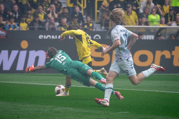 Tor zum 1:0 durch Fabio Silva 21 (Borussia Dortmund), Borussia Dortmund vs. SC Paderborn 07, Fussball, 1. Bundesliga, 03. Spieltag, 12.09.2026 DFB regulations prohibit any use of photographs as image sequences and or quasi-video Dortmund Nordrhein-Westfalen Deutschland *** Goal for the 1-0 lead by Fabio Silva in the 21st minute, Borussia Dortmund vs. SC Paderborn 07, Soccer, Bundesliga 1, Matchday 3, September 12, 2026. DFB regulations prohibit any use of photographs as image sequences and or quasi-video. Dortmund, North Rhine-Westphalia, Germany Copyright: xkolbert-press MarcxNiemeyerx