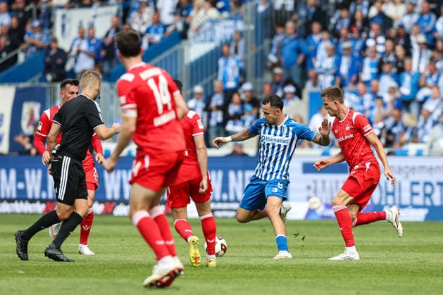 Falko Michel (1. FC Magdeburg,21) gegen Fabian Kunze (1. FC Kaiserslautern,6) - 2. Fußball Bundesliga Saison 2026-2027 1. FC Magdeburg vs 1. FC Kaiserslautern in der Avnet Arena in Magdeburg - Aktion,Fußball,Mann,Männer,Deutschland,12.09.2026 *** Falko Michel (1 FC Magdeburg, 21) vs. Fabian Kunze (1 FC Kaiserslautern, 6) – 2026–2027 Bundesliga Season: 1 FC Magdeburg vs. 1 FC Kaiserslautern at the Avnet Arena in Magdeburg – Action, Soccer, Man,Men, Germany, September 12, 2026