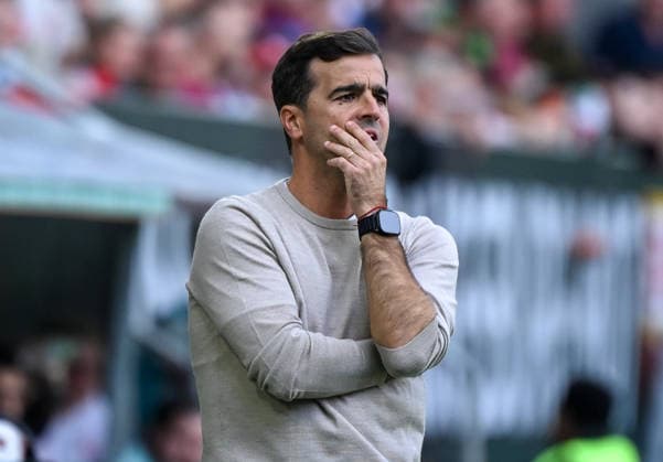 12.09.2026, xemx, Fussball 1.Bundesliga, FC Augsburg - Bayer 04 Leverkusen v.l. Cheftrainer Carles Martinez (Bayer 04 Leverkusen) nachdenklich, gruebelnd (DFL DFB REGULATIONS PROHIBIT ANY USE OF PHOTOGRAPHS as IMAGE SEQUENCES and or QUASI-VIDEO) Augsburg *** September 12, 2026, xemx, Soccer, Bundesliga 1, FC Augsburg vs. Bayer 04 Leverkusen: Head Coach Carles Martinez of Bayer 04 Leverkusen looking pensive, deep in thought. DFL and DFB regulations prohibit any use of photographs as image sequences and or quasi-video. Augsburg