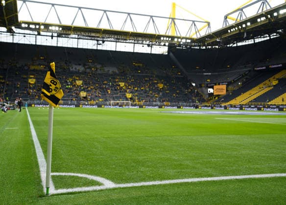 Blick auf das Stadion vor dem Spiel. GER, Borussia Dortmund vs SC Paderborn 07, 1. Bundesliga, 3. Spieltag, Saison 2026-27, Signal Iduna Park, Dortmund, 12.09.2026 DFL REGULATIONS PROHIBIT ANY USE OF PHOTOGRAPHS AS IMAGE SEQUENCES AND OR QUASI-VIDEO GER, Borussia Dortmund vs SC Paderborn 07, 1. Bundesliga, 3. Spieltag, Saison 2026-27, 12.09.2026 Dortmund *** View of the stadium before the match: GER, Borussia Dortmund vs. SC Paderborn 07, Bundesliga 1, Matchday 3, 2026–27 Season, Signal Iduna Park, Dortmund, September 12, 2026. DFL regulations prohibit any use of photographs as image sequences and or quasi-video. GER, Borussia Dortmund vs. SC Paderborn 07, Bundesliga 1, Matchday 3, 2026–27 Season, September 12, 2026, Dortmund Copyright: xEibner-Pressefoto ScottxColemanx EP_SCN