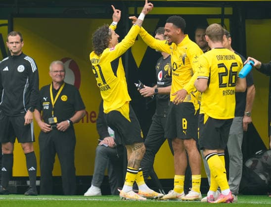 Fabio Silva (Borussia Dortmund, 21) jubelt nach seinem Tor mit Felix Nmecha (Borussia Dortmund, 8). GER, Borussia Dortmund vs SC Paderborn 07, 1. Bundesliga, 3. Spieltag, Saison 2026-27, Signal Iduna Park, Dortmund, 12.09.2026 DFL REGULATIONS PROHIBIT ANY USE OF PHOTOGRAPHS AS IMAGE SEQUENCES AND OR QUASI-VIDEO GER, Borussia Dortmund vs SC Paderborn 07, 1. Bundesliga, 3. Spieltag, Saison 2026-27, 12.09.2026 Dortmund *** Fabio Silva (Borussia Dortmund, 21) celebrates his goal with Felix Nmecha (Borussia Dortmund, 8), GER, Borussia Dortmund vs. SC Paderborn 07, 1 Bundesliga, Matchday 3, 2026–27 season, Signal Iduna Park, Dortmund, September 12, 2026. DFL regulations prohibit any use of photographs as image sequences and or quasi-video. GER, Borussia Dortmund vs. SC Paderborn 07, Bundesliga 1, Matchday 3, 2026–27 season, September 12, 2026, Dortmund Copyright: xEibner-Pressefoto ScottxColemanx EP_SCN