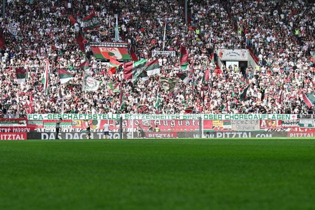 1. Fussball Bundesliga: FC Augsburg - Bayer 04 Leverkusen, 12.09.2026 AUGSBURG, GERMANY; 12. SEPTEMBER: Fans der Augsburger mit einer Botschaft an die eigene Geschäftsstelle während dem Match der Bundesliga zwischen dem FC Augsburg und Bayer 04 Leverkusen am 3. Spieltag in der WWK-Arena ( DFL REGULATIONS PROHIBIT ANY USE OF PHOTOGRAPHS AS IMAGE SEQUENCES AND OR QUASI-VIDEO *** 1 Bundesliga: FC Augsburg vs. Bayer 04 Leverkusen, September 12, 2026, AUGSBURG, GERMANY SEPTEMBER 12 Augsburg fans display a message to their own club’s management during the Bundesliga match between FC Augsburg and Bayer 04 Leverkusen on Matchday 3 at the WWK Arena. DFL REGULATIONS PROHIBIT ANY USE OF PHOTOGRAPHS AS IMAGE SEQUENCES AND OR QUASI-VIDEO Copyright: xBEAUTIFULxSPORTS Goldbergx