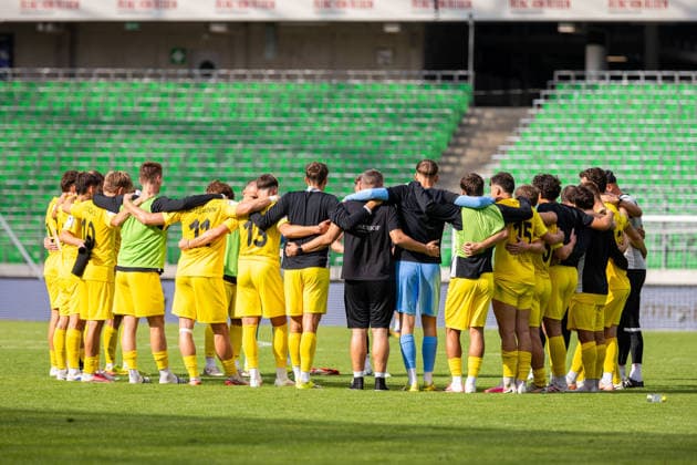 Die Spieler von SG Sonnenhof Grossaspach stehen nach Spielende zusammen GER, TSV Havelse vs. SG Sonnenhof Grossaspach, Fussball, 3. Liga, 5. Spieltag, Spielzeit 2026 2027, 12.09.2026 DFL Regulations prohibit any use of photographers as image sequences and or quasi-video. GER, TSV Havelse vs. SG Sonnenhof Grossaspach, Fussball, 3. Liga, 5. Spieltag, Spielzeit 2026 2027, 12.09.2026 Hannover Copyright: xEibner-Pressefoto JanxRollingerx EP_JSK