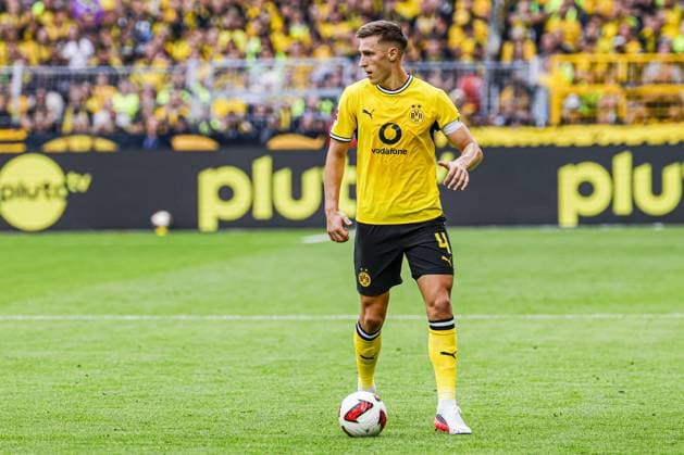 DORTMUND - Nico Schlotterbeck of Borussia Dortmund runs with the ball during the Bundesliga match between Borussia Dortmund and SC Paderborn 07 at Signal Iduna Park on September 12, 2026, in Dortmund, Germany. MARCEL TER BALS ANP Bundesliga 2026 27 xVIxANPxSportx xMarcelxterxBalsxIVx 568294836 originalFilename: 568294836.jpg