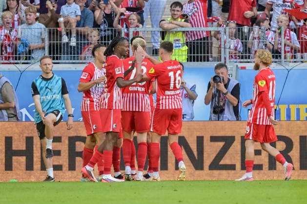Jubel zum Tor zum 2:0 durch Igor Matanovic (SC Freiburg, 31) GER, SC Freiburg vs Bor. Moenchengladbach, Fussball, Bundesliga, 3. Spieltag, Saison 2026 2027, 12.09.2026 DFL DFB REGULATIONS PROHIBIT ANY USE OF PHOTOGRAPHS AS IMAGE SEQUENCES AND OR QUASI-VIDEO GER, SC Freiburg vs Bor. Moenchengladbach, Fussball, Bundesliga, 3. Spieltag, Saison 2026 2027, 12.09.2026 Freiburg *** Celebration following Igor Matanovic s goal to make it 2–0 for SC Freiburg, 31 GER, SC Freiburg vs. Borussia Mönchengladbach, Soccer, Bundesliga, Matchday 3, 2026–2027 Season, September 12, 2026 DFL and DFB regulations prohibit any use of photographs as image sequences and or quasi-video GER, SC Freiburg vs. Borussia Mönchengladbach, Soccer, Bundesliga, Matchday 3, 2026–2027 Season, September 12, 2026, Freiburg Copyright: xEibner-Pressefotox EP_THS