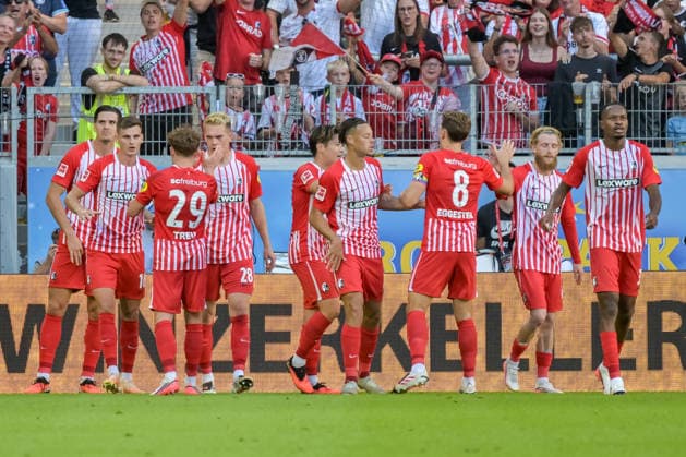 Jubel zum Tor zum 2:0 durch Igor Matanovic (SC Freiburg, 31) GER, SC Freiburg vs Bor. Moenchengladbach, Fussball, Bundesliga, 3. Spieltag, Saison 2026 2027, 12.09.2026 DFL DFB REGULATIONS PROHIBIT ANY USE OF PHOTOGRAPHS AS IMAGE SEQUENCES AND OR QUASI-VIDEO GER, SC Freiburg vs Bor. Moenchengladbach, Fussball, Bundesliga, 3. Spieltag, Saison 2026 2027, 12.09.2026 Freiburg *** Celebration following Igor Matanovic s goal to make it 2–0 for SC Freiburg, 31 GER, SC Freiburg vs. Borussia Mönchengladbach, Soccer, Bundesliga, Matchday 3, 2026–2027 Season, September 12, 2026 DFL and DFB regulations prohibit any use of photographs as image sequences and or quasi-video GER, SC Freiburg vs. Borussia Mönchengladbach, Soccer, Bundesliga, Matchday 3, 2026–2027 Season, September 12, 2026, Freiburg Copyright: xEibner-Pressefotox EP_THS