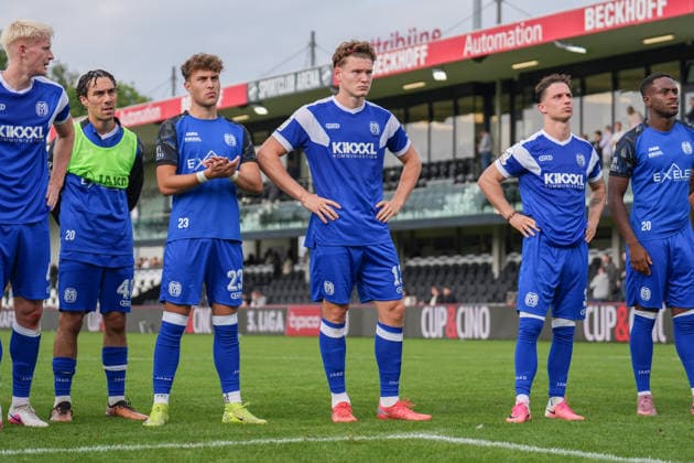 Deutschland: Fussball, 3. Liga, 5. Spieltag, Sportclub Arena Verl, SC Verl vs. SV Meppen: Der SV Meppen stellt sich seinen Fans und wird auf den nächsten Spieltag eingeschworen. Copyright: xMichelxWittex