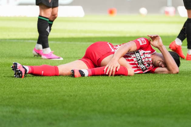 1. Bundesliga: SC Freiburg vs Borussia Mönchengladbach, 12.09.2026 Igor MatanoviÄ‡ (SC Freiburg, 31) der nach dem Foul am Boden bleibt 1. Bundesliga: SC Freiburg vs Borussia Mönchengladbach, Europa-Park-Stadion, 12.09.2026 DFB DFL REGULATIONS PROHIBIT ANY USE OF PHOTOGRAPHS AS IMAGE SEQUENCES AND OR QUASI-VIDEO. *** 1 Bundesliga: SC Freiburg vs. Borussia Mönchengladbach, September 12, 2026. Igor Matanovic of SC Freiburg, No. 31, remains on the ground after the foul. 1 Bundesliga: SC Freiburg vs. Borussia Mönchengladbach, Europa-Park Stadium, September 12, 2026 DFB and DFL regulations prohibit any use of photographs as image sequences and or quasi-video. Copyright: xBEAUTIFULxSPORTS Boscox