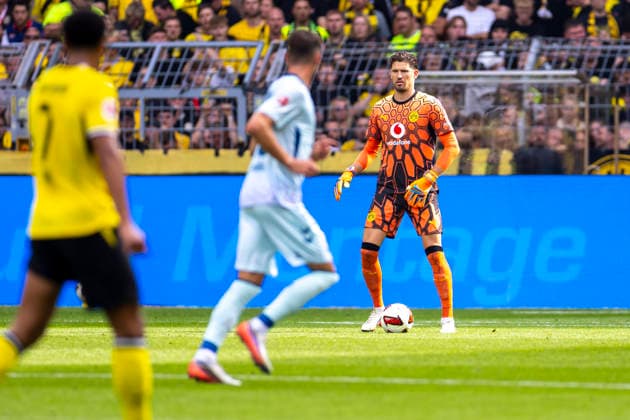 12.09.2026, Fussball, 3. Spieltag der 1. Fussball Bundesliga, Borussia Dortmund - SC Paderborn. Torwart Gregor Kobel (Borussia Dortmund). Dortmund Signal Iduna Park NRW Deutschland xRHR-FOTO DEx *** September 12, 2026, Soccer, Matchday 3 of the 1st Bundesliga, Borussia Dortmund vs. SC Paderborn; Goalie Gregor Kobel, Borussia Dortmund, Signal Iduna Park, Dortmund, North Rhine-Westphalia, Germany xRHR PHOTO DEx Copyright: DennisxEwert RHR-FOTOx RHR-FOTO DE