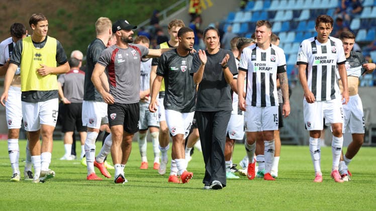 12.09.2026, xrekx, Fussball 3.Liga, 1.FC Saarbruecken - FC Ingolstadt 04 v.l. Sabrina Wittmann Trainerin (FC Ingolstadt 04) Mannschaft, Spieler, jubeln nach Spielende, Team, Player, celebrate at the end of the match Saarbruecken