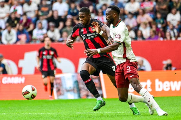 12.09.2026, GER, Fußball, Herren, 1. Bundesliga, FC Augsburg vs Bayer 04 Leverkusen Christian Kofane (Leverkusen, 35) setzt sich gegen Chrislain Matsima (FC Augsburg, 5) durch Augsburg WWK-Arena Bayern Deutschland *** September 12, 2026, GER, Soccer, Men s, 1. Bundesliga, FC Augsburg vs. Bayer 04 Leverkusen: Christian Kofane (Leverkusen, 35) scores against Chrislain Matsima (FC Augsburg, 5) at the Augsburg WWK Arena in Bavaria, Germany Copyright: xNordphotox xHafnerx