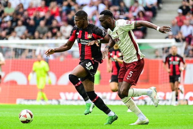 12.09.2026, GER, Fußball, Herren, 1. Bundesliga, FC Augsburg vs Bayer 04 Leverkusen Christian Kofane (Leverkusen, 35) setzt sich gegen Chrislain Matsima (FC Augsburg, 5) durch Augsburg WWK-Arena Bayern Deutschland *** September 12, 2026, GER, Soccer, Men s, 1. Bundesliga, FC Augsburg vs. Bayer 04 Leverkusen: Christian Kofane (Leverkusen, 35) scores against Chrislain Matsima (FC Augsburg, 5) at the Augsburg WWK Arena in Bavaria, Germany Copyright: xNordphotox xHafnerx