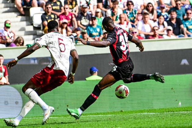 12.09.2026, GER, Fußball, Herren, 1. Bundesliga, FC Augsburg vs Bayer 04 Leverkusen Chrislain Matsima (FC Augsburg, 5), Christian Kofane (Leverkusen, 35), erobert Ball vor Tor zum 0:1 Augsburg WWK-Arena Bayern Deutschland *** September 12, 2026, GER, Soccer, Men s, Bundesliga 1, FC Augsburg vs. Bayer 04 Leverkusen; Chrislain Matsima (FC Augsburg), 5, and Christian Kofane (Leverkusen), 35, win the ball in front of the goal to make it 0-1 for Augsburg; WWK Arena, Bavaria, Germany Copyright: xNordphotox xHafnerx
