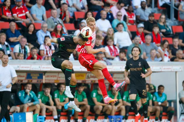 Tim Kleindienst (Borussia Mönchengladbach, 11) und Philipp Lienhart (SC Freiburg, 03) im Kampf um den Ball , Deutschland, Fussball, 1. Bundesliga, 3.Spieltag, 2026 2027, SC Freiburg vs. Borussia Mönchengladbach, 12.09.2026, Freiburg im Breisgau Europa-Park Stadion Deutschland *** Tim Kleindienst (Borussia Mönchengladbach, 11) and Philipp Lienhart (SC Freiburg, 03) battling for the ball, Germany, soccer, Bundesliga 1, Matchday 3, 2026–2027, SC Freiburg vs. Borussia Mönchengladbach, September 12, 2026, Freiburg im Breisgau, Europa-Park Stadium, Germany Copyright: xGrantxHubbsx