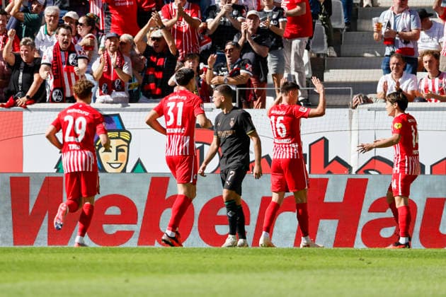Torjubel SC Freiburg beim 1:0 durch Yannik Engelhardt (SC Freiburg, 16), Freude, Begeisterung, positive Emotionen, Torerfolg , Deutschland, Fussball, 1. Bundesliga, 3.Spieltag, 2026 2027, SC Freiburg vs. Borussia Mönchengladbach, 12.09.2026, Freiburg im Breisgau Europa-Park Stadion Deutschland *** SC Freiburg celebrates Yannik Engelhardt s 1-0 goal, SC Freiburg, 16, joy, excitement, positive emotions, goal, Germany, soccer, Bundesliga 1, Matchday 3, 2026–2027, SC Freiburg vs. Borussia Mönchengladbach, September 12, 2026, Freiburg im Breisgau, Europa-Park Stadium, Germany Copyright: xGrantxHubbsx