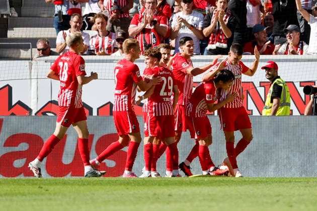 Torjubel SC Freiburg beim 1:0 durch Yannik Engelhardt (SC Freiburg, 16), Freude, Begeisterung, positive Emotionen, Torerfolg , Deutschland, Fussball, 1. Bundesliga, 3.Spieltag, 2026 2027, SC Freiburg vs. Borussia Mönchengladbach, 12.09.2026, Freiburg im Breisgau Europa-Park Stadion Deutschland *** SC Freiburg celebrates Yannik Engelhardt s 1-0 goal, SC Freiburg, 16, joy, excitement, positive emotions, goal, Germany, soccer, Bundesliga 1, Matchday 3, 2026–2027, SC Freiburg vs. Borussia Mönchengladbach, September 12, 2026, Freiburg im Breisgau, Europa-Park Stadium, Germany Copyright: xGrantxHubbsx