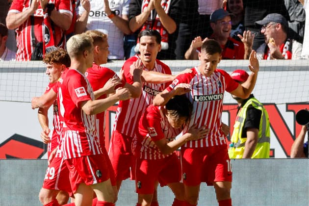 Torjubel SC Freiburg beim 1:0 durch Yannik Engelhardt (SC Freiburg, 16), Freude, Begeisterung, positive Emotionen, Torerfolg , Deutschland, Fussball, 1. Bundesliga, 3.Spieltag, 2026 2027, SC Freiburg vs. Borussia Mönchengladbach, 12.09.2026, Freiburg im Breisgau Europa-Park Stadion Deutschland *** SC Freiburg celebrates Yannik Engelhardt s 1-0 goal, SC Freiburg, 16, joy, excitement, positive emotions, goal, Germany, soccer, Bundesliga 1, Matchday 3, 2026–2027, SC Freiburg vs. Borussia Mönchengladbach, September 12, 2026, Freiburg im Breisgau, Europa-Park Stadium, Germany Copyright: xGrantxHubbsx