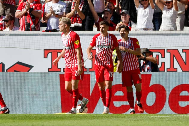 Torjubel SC Freiburg beim 1:0 durch Yannik Engelhardt (SC Freiburg, 16), Freude, Begeisterung, positive Emotionen, Torerfolg , Deutschland, Fussball, 1. Bundesliga, 3.Spieltag, 2026 2027, SC Freiburg vs. Borussia Mönchengladbach, 12.09.2026, Freiburg im Breisgau Europa-Park Stadion Deutschland *** SC Freiburg celebrates Yannik Engelhardt s 1-0 goal, SC Freiburg, 16, joy, excitement, positive emotions, goal, Germany, soccer, Bundesliga 1, Matchday 3, 2026–2027, SC Freiburg vs. Borussia Mönchengladbach, September 12, 2026, Freiburg im Breisgau, Europa-Park Stadium, Germany Copyright: xGrantxHubbsx