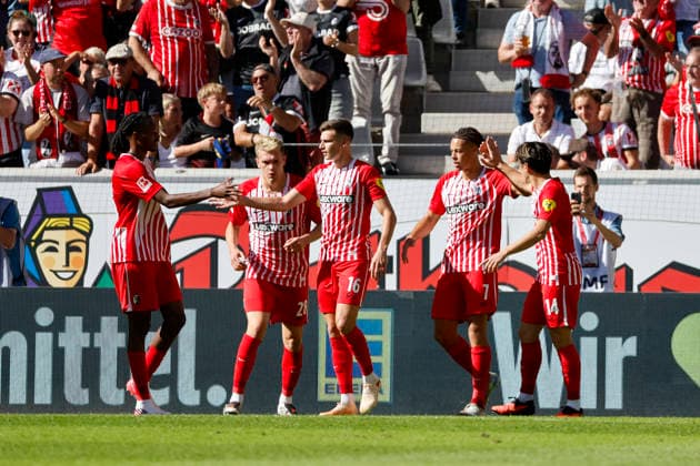 Torjubel SC Freiburg beim 1:0 durch Yannik Engelhardt (SC Freiburg, 16), Freude, Begeisterung, positive Emotionen, Torerfolg , Deutschland, Fussball, 1. Bundesliga, 3.Spieltag, 2026 2027, SC Freiburg vs. Borussia Mönchengladbach, 12.09.2026, Freiburg im Breisgau Europa-Park Stadion Deutschland *** SC Freiburg celebrates Yannik Engelhardt s 1-0 goal, SC Freiburg, 16, joy, excitement, positive emotions, goal, Germany, soccer, Bundesliga 1, Matchday 3, 2026–2027, SC Freiburg vs. Borussia Mönchengladbach, September 12, 2026, Freiburg im Breisgau, Europa-Park Stadium, Germany Copyright: xGrantxHubbsx