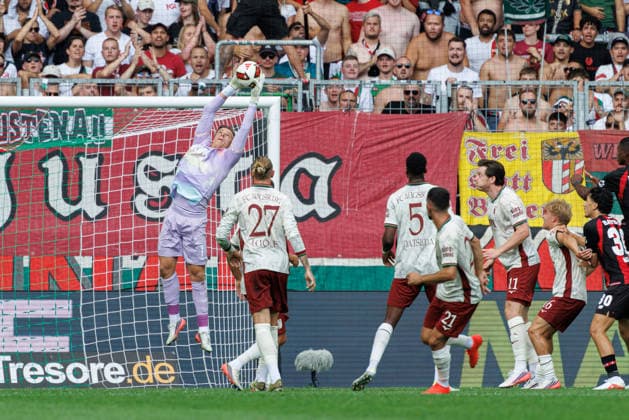 Finn Dahmen (1, FC Augsburg), hält den Ball sicher beim Spiel zwischen FC Augsburg v Bayer 04 Leverkusen, Fussball, Herren, Bundesliga, 2026 2027, 3.Spieltag am 12.09.2026 in Augsburg, WWK ARENA. DFL and DFB regulations prohibit any use of photographs as image sequences and or quasi-video. Bayern Deutschland *** Finn Dahmen 1, FC Augsburg, holds the ball securely during the match between FC Augsburg and Bayer 04 Leverkusen, soccer, men s, Bundesliga, 2026–2027, Matchday 3 on September 12, 2026, in Augsburg, WWK ARENA. DFL and DFB regulations prohibit any use of photographs as image sequences and or quasi-video. Bavaria, Germany