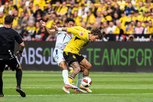 12.09.2026, GER, Bundesliga, 3. Spieltag, Saison 2026 2027 - BV Borussia Dortmund vs. SC Paderborn Zweikampf zwischen Fabio Silva (Borussia Dortmund, 21) und Santiago Castaneda (SC Paderborn 07, 5) Dortmund Signal Iduna Park Dortmund Deutschland *** September 12, 2026, GER, Bundesliga, Matchday 3, 2026–2027 Season: BV Borussia Dortmund vs. SC Paderborn. A duel between Fabio Silva (Borussia Dortmund, 21) and Santiago Castaneda (SC Paderborn 07, 5). Dortmund, Signal Iduna Park, Dortmund, Germany Copyright: xnordphotoxGmbHx xChristianxSchulzex
