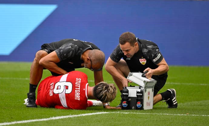 Angelo Stiller VfB Stuttgart (06) verletzt Verletzung am Boden Vereinsarzt Dr. Raymond Best VfB Stuttgart muss vom Platz TSG 1899 Hoffenheim vs VfB Stuttgart 12.09.2026 DFL REGULATIONS PROHIBIT ANY USE OF PHOTOGRAPHS AS IMAGE SEQUENCES AND OR QUASI-VIDEO TSG 1899 Hoffenheim vs VfB Stuttgart *** Angelo Stiller, VfB Stuttgart 06, injured; lying on the ground; club doctor Dr. Raymond Best, VfB Stuttgart, must leave the field; TSG 1899 Hoffenheim vs. VfB Stuttgart, September 12, 2026; DFL regulations prohibit any use of photographs as image contentQUENCES AND OR QUASI-VIDEO TSG 1899 Hoffenheim vs. VfB Stuttgart