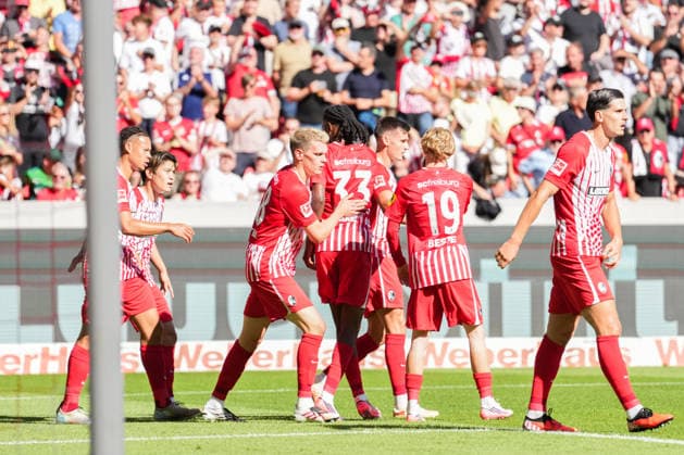 1. Bundesliga: SC Freiburg vs Borussia Mönchengladbach, 12.09.2026 Torjubel zum 1:0 durch Yannik Engelhardt (SC Freiburg, 16) 1. Bundesliga: SC Freiburg vs Borussia Mönchengladbach, Europa-Park-Stadion, 12.09.2026 DFB DFL REGULATIONS PROHIBIT ANY USE OF PHOTOGRAPHS AS IMAGE SEQUENCES AND OR QUASI-VIDEO. *** 1 Bundesliga: SC Freiburg vs. Borussia Mönchengladbach, September 12, 2026—Celebration of the 1–0 goal by Yannik Engelhardt (SC Freiburg), 16 1 Bundesliga: SC Freiburg vs. Borussia Mönchengladbach, Europa-Park Stadium, September 12, 2026 DFB and DFL regulations prohibit any use of photographs as image sequences and or quasi-video. Copyright: xBEAUTIFULxSPORTS Boscox