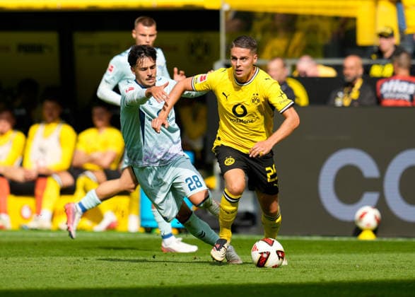 Laurin Ulrich (SC Paderborn 07, 28) im Zweikampf mit Johannes Veerman (Borussia Dortmund, 25). GER, Borussia Dortmund vs SC Paderborn 07, 1. Bundesliga, 3. Spieltag, Saison 2026-27, Signal Iduna Park, Dortmund, 12.09.2026 DFL REGULATIONS PROHIBIT ANY USE OF PHOTOGRAPHS AS IMAGE SEQUENCES AND OR QUASI-VIDEO GER, Borussia Dortmund vs SC Paderborn 07, 1. Bundesliga, 3. Spieltag, Saison 2026-27, 12.09.2026 Dortmund *** Laurin Ulrich of SC Paderborn 07, 28, in a tackle with Johannes Veerman of Borussia Dortmund, 25 (GER), Borussia Dortmund vs. SC Paderborn 07, Bundesliga 1, Matchday 3, 2026–27 season, Signal Iduna Park, Dortmund, September 12, 2026. DFL regulations prohibit any use of photographs as image sequences and or quasi-video. GER, Borussia Dortmund vs. SC Paderborn 07, Bundesliga 1, Matchday 3, 2026–27 season, September 12, 2026, Dortmund Copyright: xEibner-Pressefoto ScottxColemanx EP_SCN