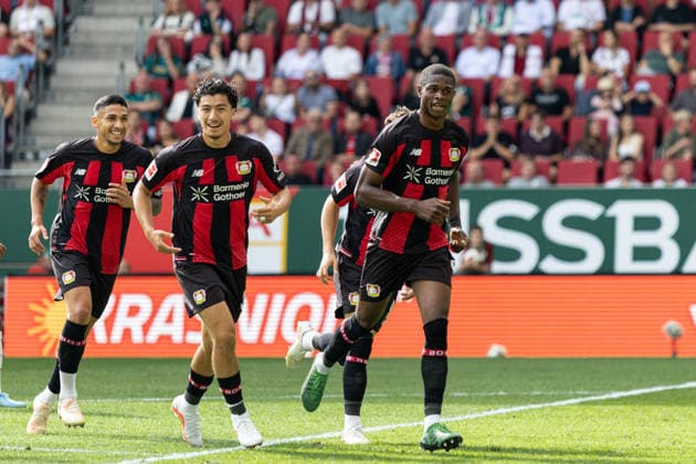 Deutschland: FC Augsburg vs Bayer 04 Leverkusen, 1. Bundesliga, Saison 2026 27, WWK Arena (Augsburg): Christian Kofane, (Bayer Leverkusen, 35) jubelt nach seinem Tor mit Ibrahim Maza, (Bayer Leverkusen, 30), Equi Fernandez, (Bayer Leverkusen, 6), Afonso Moreira, (Bayer Leverkusen, 9) Augsburg WWK Arena Bayern Deutschland *** Germany: FC Augsburg vs. Bayer 04 Leverkusen, Bundesliga 1, 2026–27 season, WWK Arena Augsburg: Christian Kofane, Bayer Leverkusen, 35, celebrates his goal with Ibrahim Maza, Bayer Leverkusen, 30, Equi Fernandez, Bayer Leverkusen, 6, and Afonso Moreira, Bayer Leverkusen, 9. Augsburg, WWK Arena, Bavaria, Germany Copyright: xBenedictxChristx
