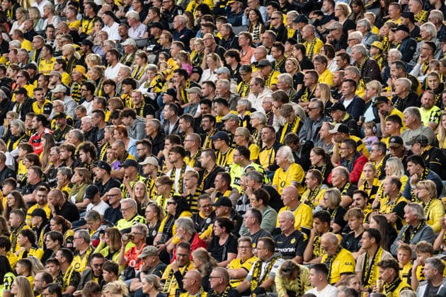 Deutschland: Bundesliga 2026 2027 3. Spieltag, Borussia Dortmund vs. SC Paderborn 07 , Samstag, 12.09.2026 Signal Iduna Park, Nordrhein-Westfalen Fans sitzen auf der Tribüne *** Germany Bundesliga 2026–2027, Matchday 3: Borussia Dortmund vs. SC Paderborn 07, Saturday, September 12, 2026, Signal Iduna Park, North Rhine-Westphalia. Fans are seated in the stands. Copyright: xCelinaxLeiersx