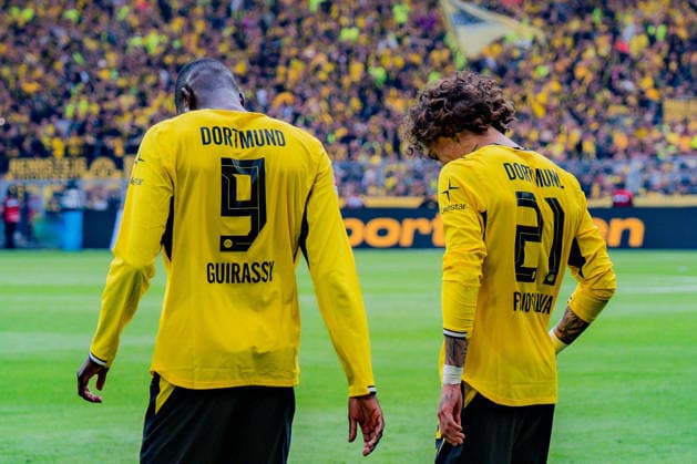 1. Bundesliga, 3. Spieltag, Borussia Dortmund vs. SC Paderborn 07 am 12.09.2026 VAR beim Tor zum 2:0 durch Serhou Guirassy mit Fabio Silva *** Bundesliga 1, Matchday 3, Borussia Dortmund vs. SC Paderborn 07 on September 12, 2026: VAR review of the 2-0 goal by Serhou Guirassy, assisted by Fabio Silva Copyright: xBahhoxKarax