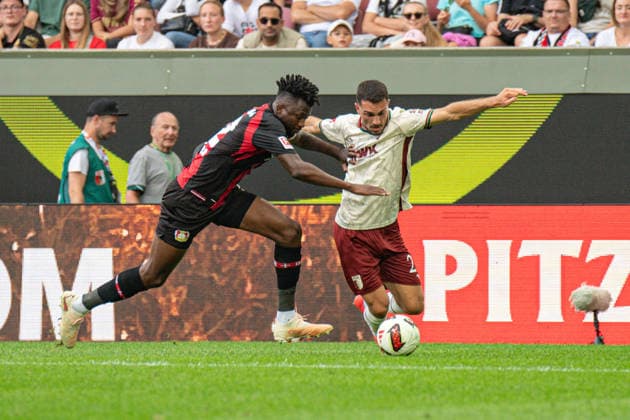 Edmond Tapsoba (12 Leverkusen) und Arijon Ibrahimovic (21 Augsburg) in Aktion beim Bundesligaspiel FC Augsburg - Bayer 04 Leverkusen am 12.09.2026. Augsburg WWK Arena Bayern Deutschland *** Edmond Tapsoba, 12, of Leverkusen, and Arijon Ibrahimovic, 21, of Augsburg, in action during the Bundesliga match between FC Augsburg and Bayer 04 Leverkusen on September 12, 2026, at the WWK Arena in Augsburg, Bavaria, Germany