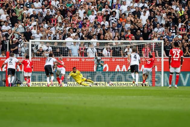 Noah Atubolu (Eintracht Frankfurt) haelt den Elfmeter von Nadiem Amiri (FSV Mainz 05), Aktion Action FSV Mainz 05 vs Eintracht Frankfurt, Fussball, Bundesliga, 03. Spieltag, Saison 2026 2027, 12.09.2026 FSV Mainz 05 vs Eintracht Frankfurt, Fussball, Bundesliga, 03. Spieltag, Saison 2026 2027, 12.09.2026 *** Noah Atubolu of Eintracht Frankfurt saves the penalty kick taken by Nadiem Amiri of FSV Mainz 05; Highlights: FSV Mainz 05 vs. Eintracht Frankfurt, Soccer, Bundesliga, Matchday 3, 2026–2027 Season, September 12, 2026, FSV Mainz 05 vs. Eintracht Frankfurt, Soccer, Bundesliga, Matchday 3, 2026–2027 Season, September 12, 2026 Copyright: xEibnerxPressefotox EP_ANS