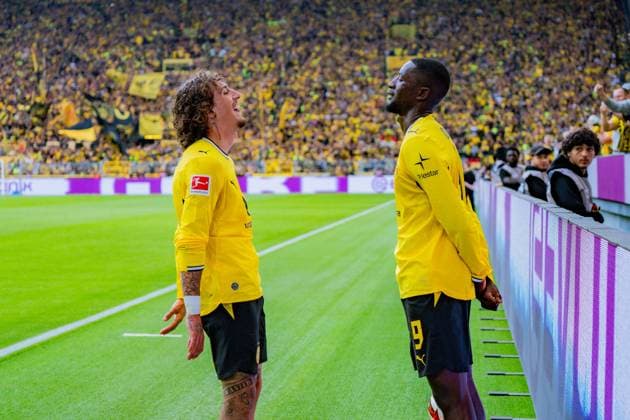 1. Bundesliga, 3. Spieltag, Borussia Dortmund vs. SC Paderborn 07 am 12.09.2026 VAR beim Tor zum 2:0 durch Serhou Guirassy mit Fabio Silva *** Bundesliga 1, Matchday 3, Borussia Dortmund vs. SC Paderborn 07 on September 12, 2026—VAR review of Serhou Guirassy’s goal to make it 2–0, with Fabio Silva involved Copyright: xBahhoxKarax