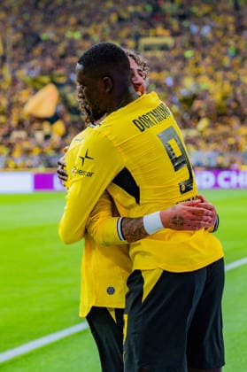 1. Bundesliga, 3. Spieltag, Borussia Dortmund vs. SC Paderborn 07 am 12.09.2026 VAR beim Tor zum 2:0 durch Serhou Guirassy mit Fabio Silva *** Bundesliga 1, Matchday 3, Borussia Dortmund vs. SC Paderborn 07 on September 12, 2026—VAR review of Serhou Guirassy’s goal to make it 2–0, with Fabio Silva involved Copyright: xBahhoxKarax