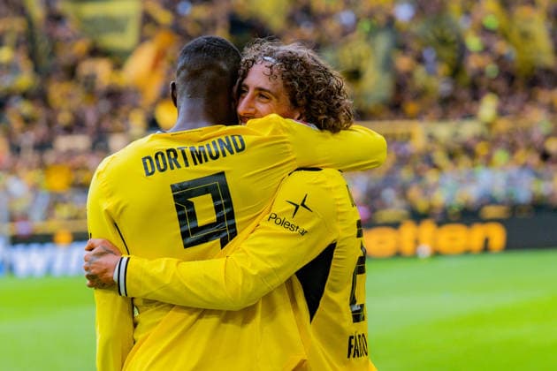1. Bundesliga, 3. Spieltag, Borussia Dortmund vs. SC Paderborn 07 am 12.09.2026 VAR beim Tor zum 2:0 durch Serhou Guirassy mit Fabio Silva *** Bundesliga 1, Matchday 3, Borussia Dortmund vs. SC Paderborn 07 on September 12, 2026—VAR review of Serhou Guirassy’s goal to make it 2–0, with Fabio Silva involved Copyright: xBahhoxKarax