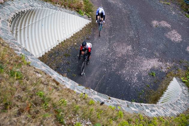 12.09.2026, GER, Radsport Gravel, Saison 26, Maenner Frauen, Rennsteig Gravel German Gravel League Gesamt 504 gemeldete Teilnehmer gingen auf die 52km, 78km, 104km sowie auf die 130km lange Distanz. Start Ziel stellte dabei die Kulisse der Biathlon Arena am Rennsteig. 98559 Oberhof LOTTO Thüringen ARENA am Renns Thüringen Deutschland