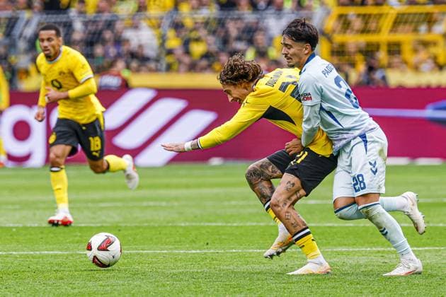DORTMUND - Fabio Silva of Borussia Dortmund battles for possession with Laurin Ulrich of SC Paderborn 07 during the Bundesliga match between Borussia Dortmund and SC Paderborn 07 at Signal Iduna Park on 12 September 2026 in Dortmund, Germany. MARCEL TER BALS ANP Bundesliga 2026 27 xVIxANPxSportx xMarcelxterxBalsxIVx 568297092 originalFilename: 568297092.jpg