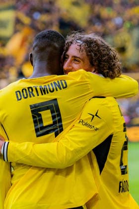 1. Bundesliga, 3. Spieltag, Borussia Dortmund vs. SC Paderborn 07 am 12.09.2026 VAR beim Tor zum 2:0 durch Serhou Guirassy mit Fabio Silva *** Bundesliga 1, Matchday 3, Borussia Dortmund vs. SC Paderborn 07 on September 12, 2026: VAR review of Serhou Guirassy s goal to make it 2-0, assisted by Fabio Silva Copyright: xBahhoxKarax
